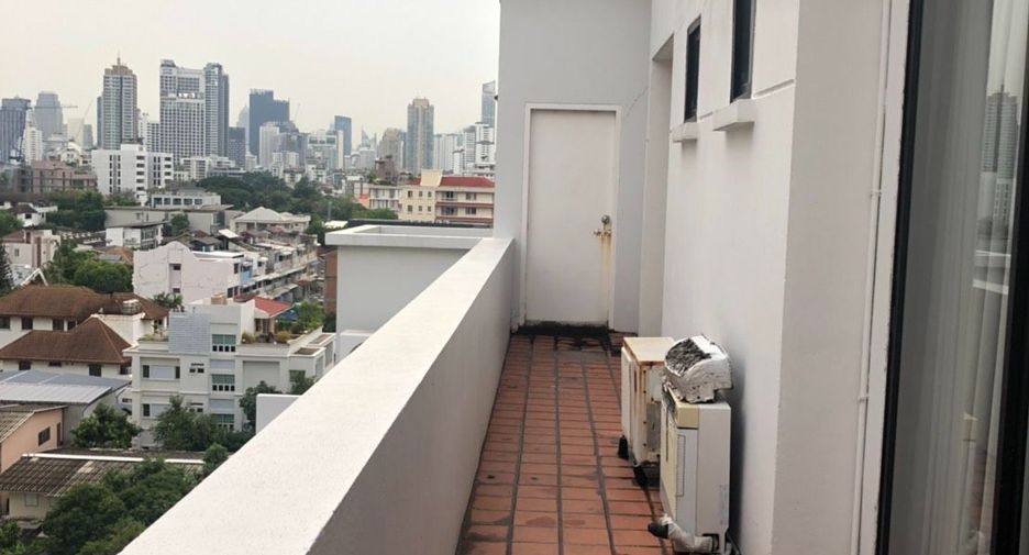 For sale 3 bedrooms condo in Watthana, Bangkok