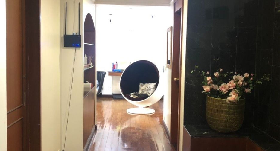 For sale 3 bedrooms condo in Watthana, Bangkok