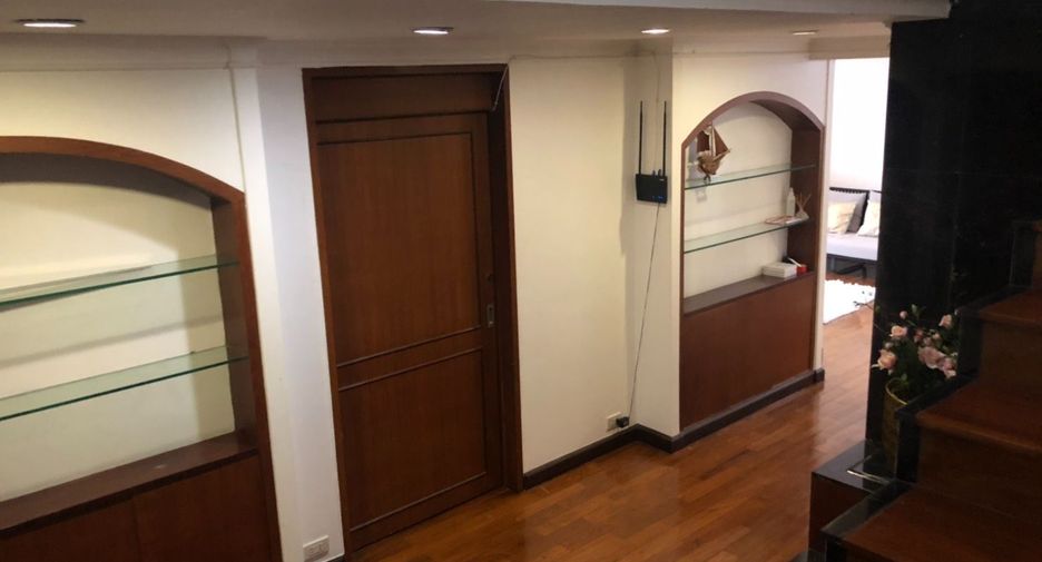 For sale 3 bedrooms condo in Watthana, Bangkok