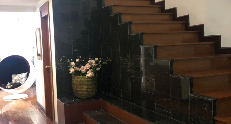 For sale 3 bedrooms condo in Watthana, Bangkok