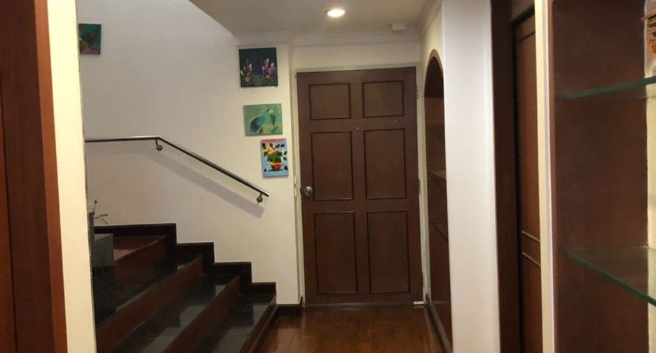 For sale 3 bedrooms condo in Watthana, Bangkok