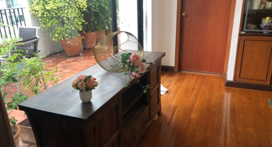 For sale 3 bedrooms condo in Watthana, Bangkok