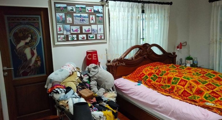 For sale 4 bedrooms house in Bangkok Noi, Bangkok