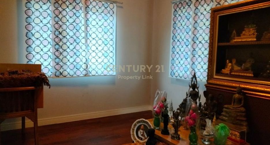 For sale 4 bedrooms house in Bangkok Noi, Bangkok