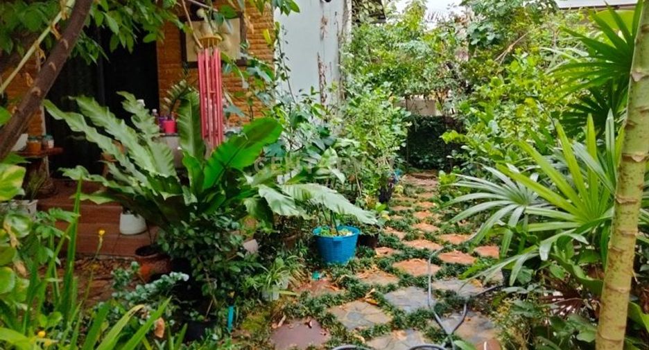 For sale 4 bedrooms house in Bangkok Noi, Bangkok