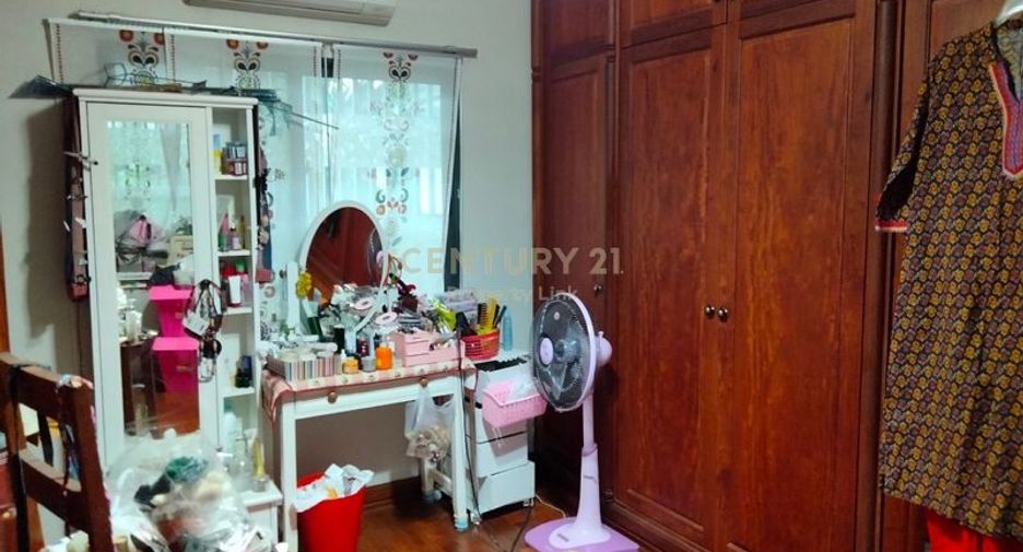 For sale 4 bedrooms house in Bangkok Noi, Bangkok