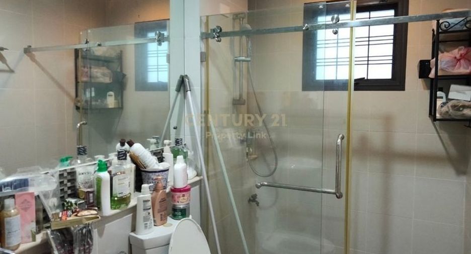For sale 4 bedrooms house in Bangkok Noi, Bangkok