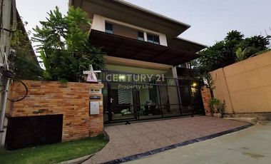 For sale 4 bedrooms house in Bangkok Noi, Bangkok