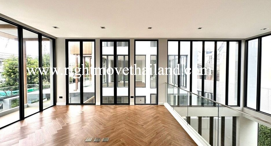 For sale 3 bedrooms townhouse in Wang Thonglang, Bangkok
