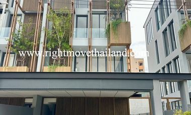 For sale 3 bedrooms townhouse in Wang Thonglang, Bangkok