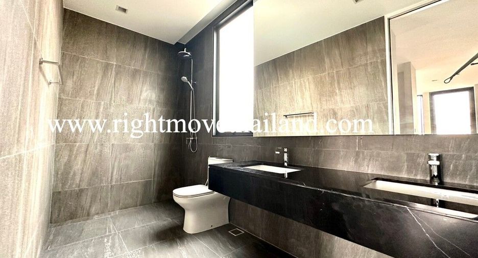 For sale 3 bedrooms townhouse in Wang Thonglang, Bangkok