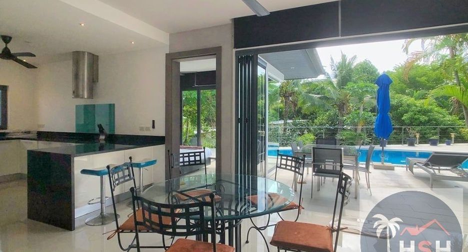 Villa en alquiler y en venta de 4 habitaciones en Mueang Phuket, Phuket