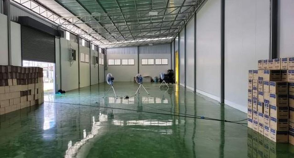 For rent 5 bed warehouse in Ban Bueng, Chonburi