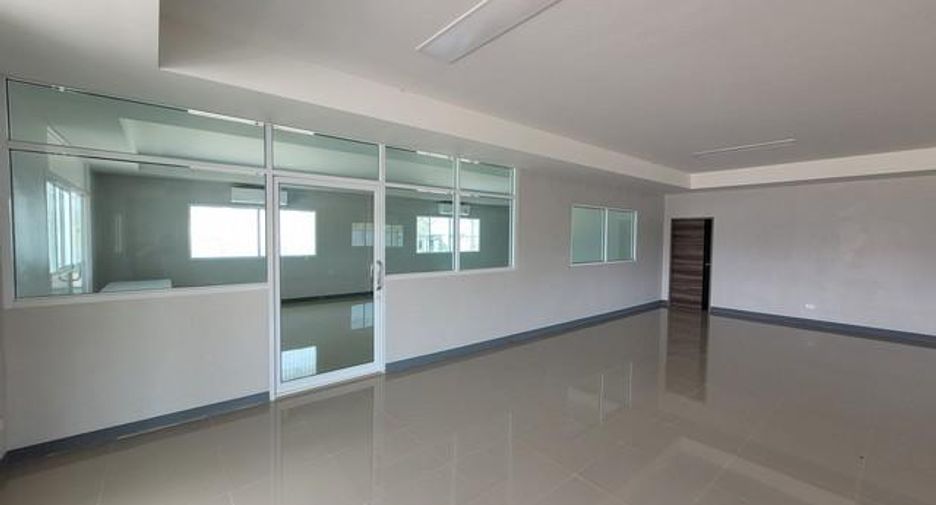 For rent 5 bed warehouse in Ban Bueng, Chonburi