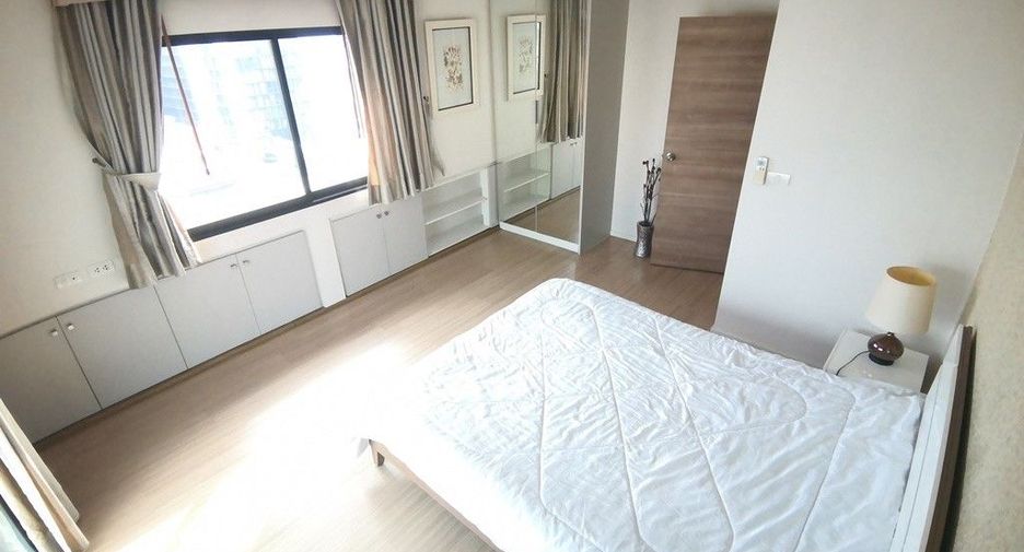 For rent 3 bedrooms condo in Watthana, Bangkok
