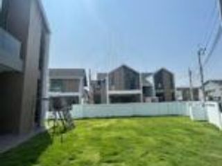 Casa en venta de 5 habitaciones en Bang Phli, Samut Prakan
