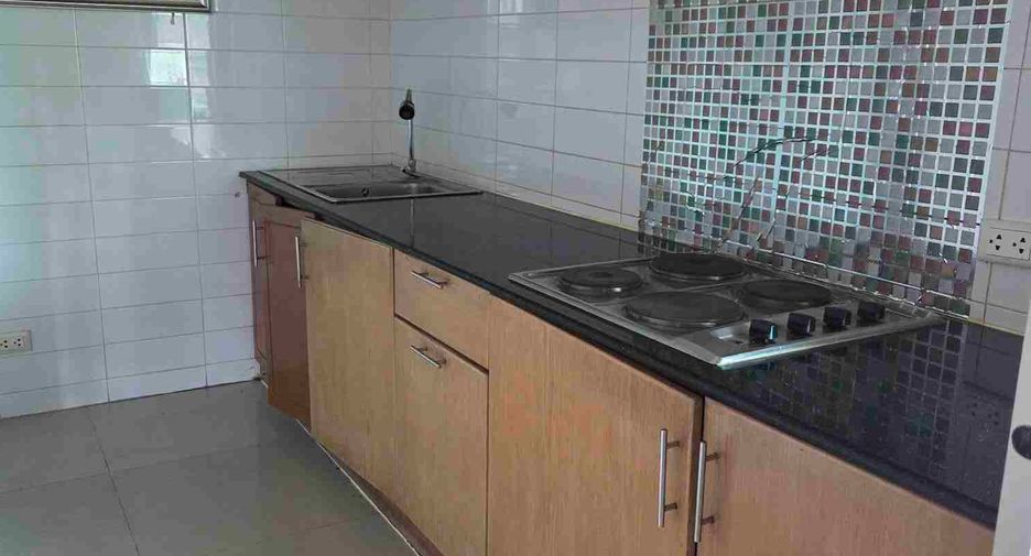 For sale 3 bedrooms condo in Watthana, Bangkok