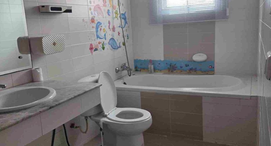 For sale 3 bedrooms condo in Watthana, Bangkok