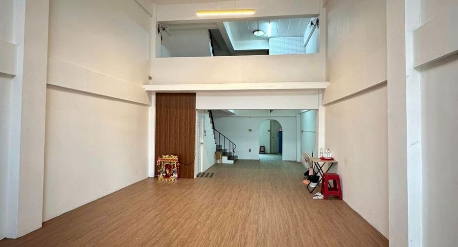 For rent 4 bed retail Space in Khlong Luang, Pathum Thani