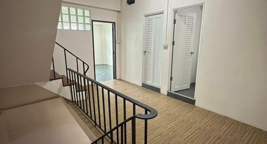 For rent 4 bed retail Space in Khlong Luang, Pathum Thani