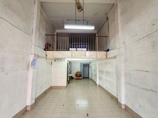 For rent and for sale 3 bed retail Space in Pom Prap Sattru Phai, Bangkok