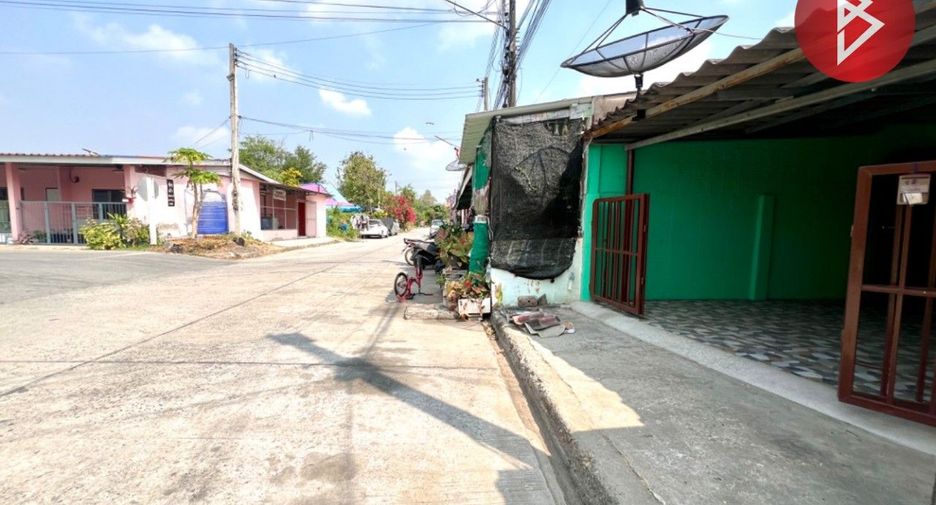 For sale 1 Beds townhouse in Phanat Nikhom, Chonburi