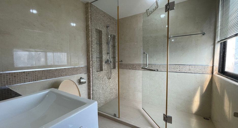 For rent and for sale 2 bedrooms condo in Watthana, Bangkok