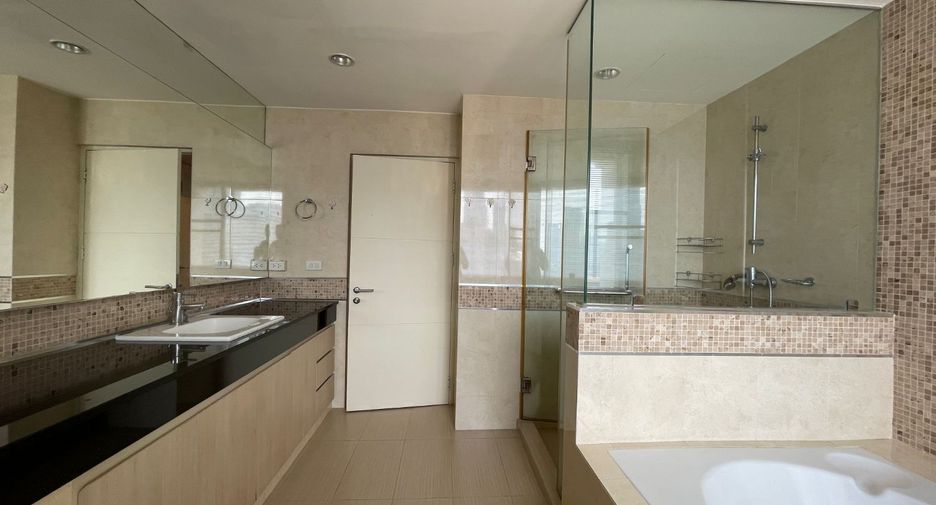 For rent and for sale 2 bedrooms condo in Watthana, Bangkok