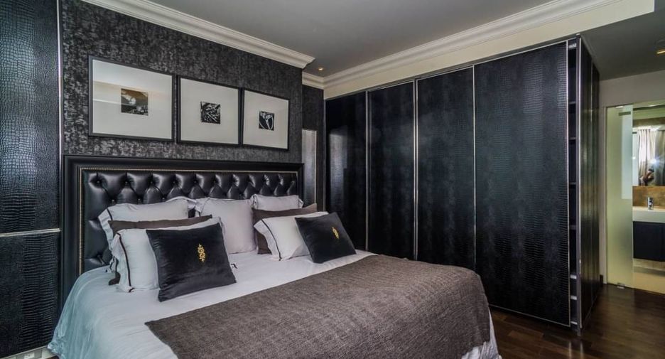 Condo en alquiler y en venta de 3 habitaciones en Khlong Toei, Bangkok