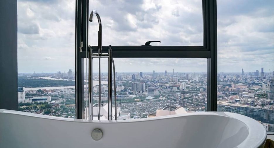 Condo en alquiler y en venta de 3 habitaciones en Khlong Toei, Bangkok