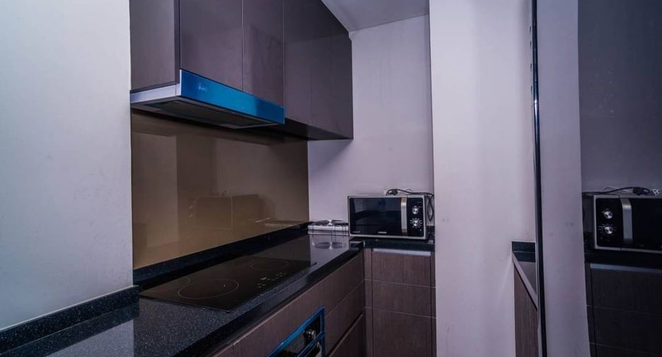 Condo en alquiler y en venta de 3 habitaciones en Khlong Toei, Bangkok