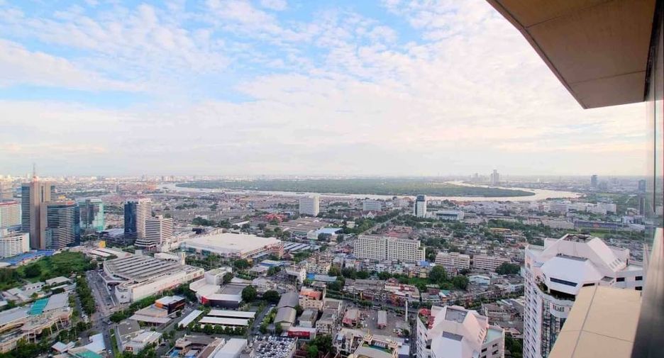 Condo en alquiler y en venta de 3 habitaciones en Khlong Toei, Bangkok