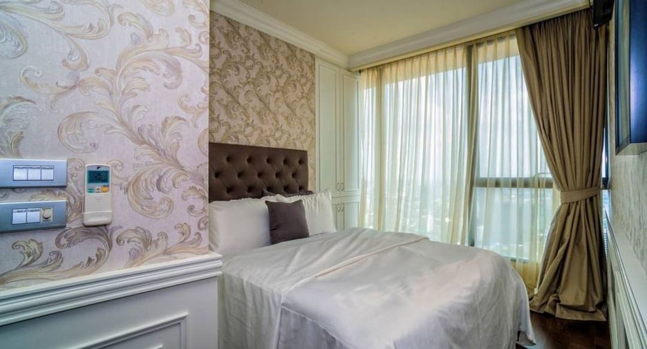 Condo en alquiler y en venta de 3 habitaciones en Khlong Toei, Bangkok