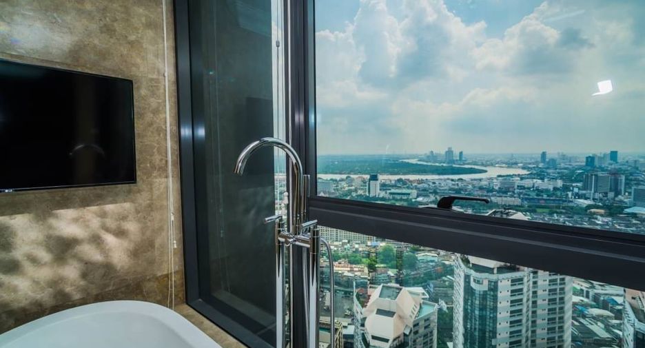 Condo en alquiler y en venta de 3 habitaciones en Khlong Toei, Bangkok