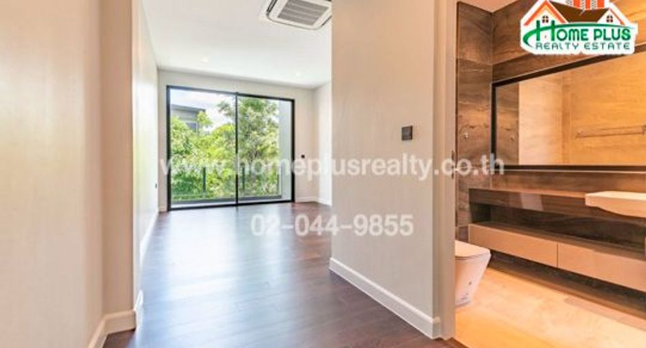 For sale 5 Beds house in Lak Si, Bangkok