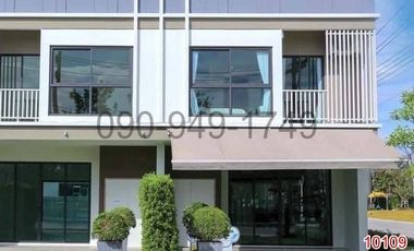 À vendre 3 chambres maison de ville à Bang Lamung, Chonburi