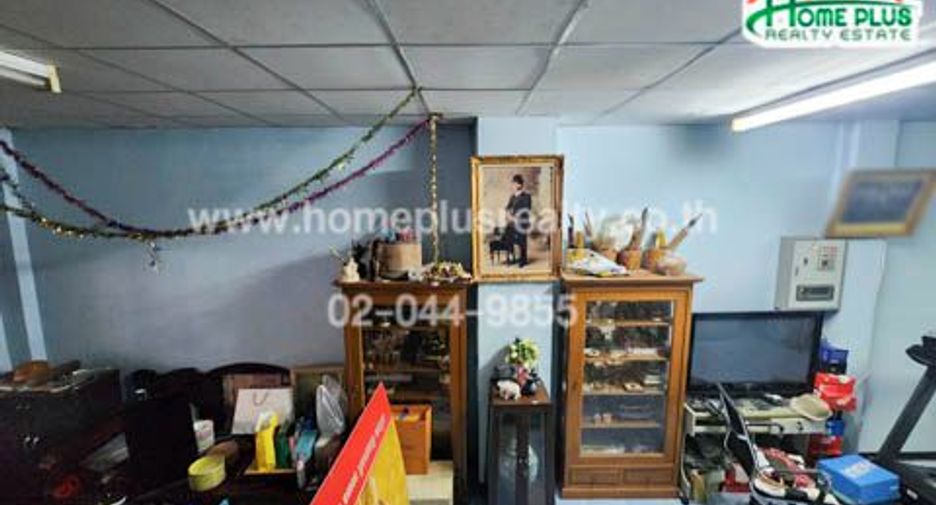 Продажа 4 спальни таунхаус в Пхаси Чароен, Бангкок