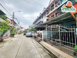 À vendre 4 chambres maison de ville à Phasi Charoen, Bangkok
