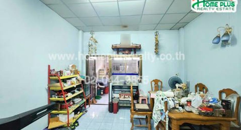 Продажа 4 спальни таунхаус в Пхаси Чароен, Бангкок