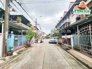 À vendre 4 chambres maison de ville à Phasi Charoen, Bangkok