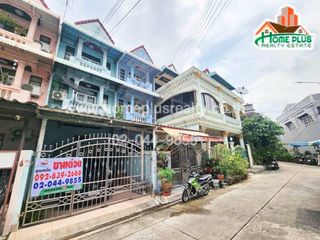 À vendre 4 chambres maison de ville à Phasi Charoen, Bangkok