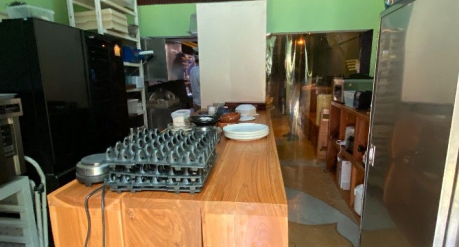 For sale 3 bed retail Space in Ratchathewi, Bangkok