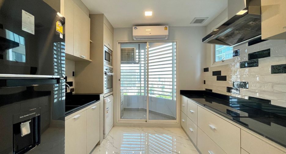 For rent 4 bedrooms condo in Khlong Toei, Bangkok