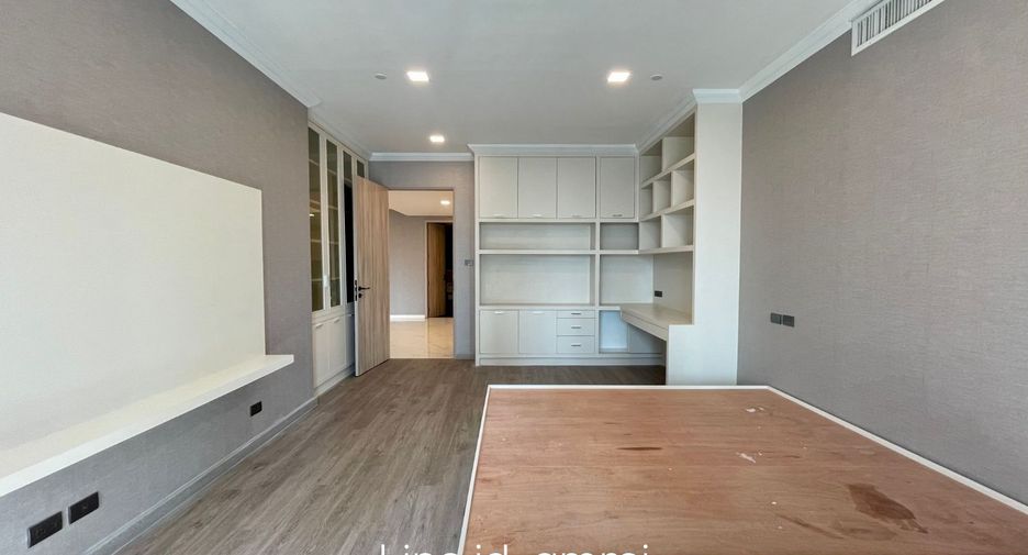 For rent 4 bedrooms condo in Khlong Toei, Bangkok