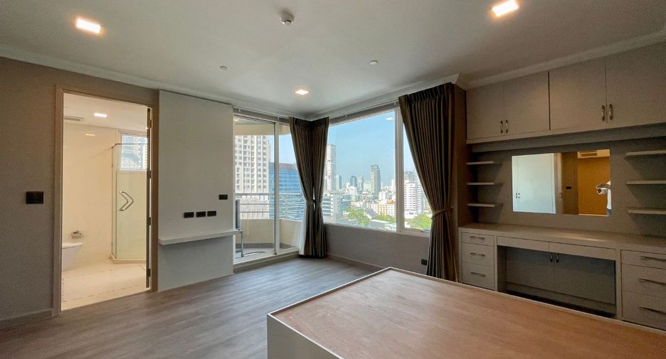 For rent 4 bedrooms condo in Khlong Toei, Bangkok
