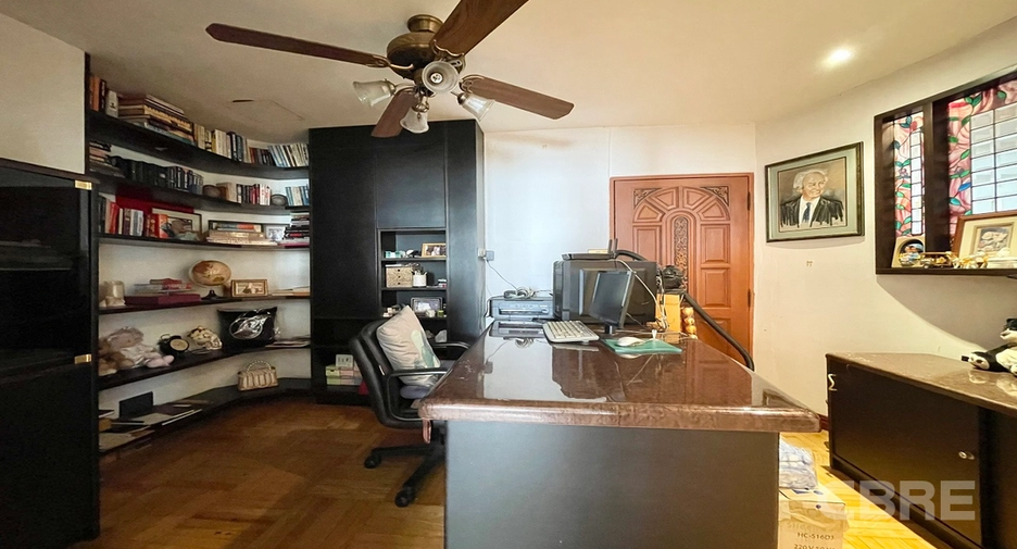 For sale 2 Beds condo in Khlong Toei, Bangkok