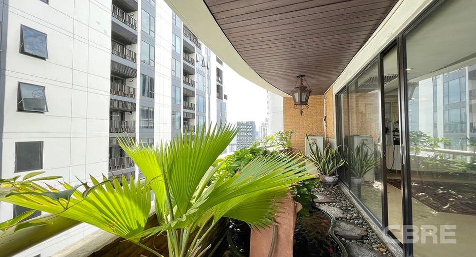 For sale 2 Beds condo in Khlong Toei, Bangkok