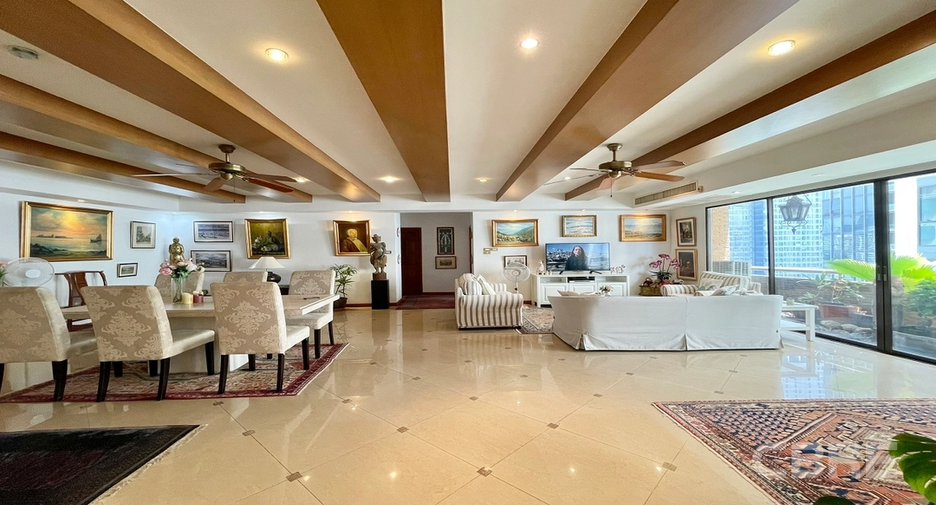 For sale 2 Beds condo in Khlong Toei, Bangkok