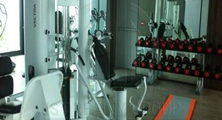 Condo en alquiler y en venta de 4 habitaciones en Watthana, Bangkok