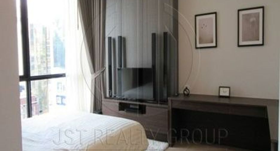Condo en alquiler y en venta de 4 habitaciones en Watthana, Bangkok